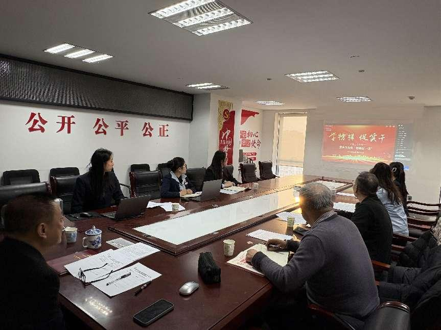 讓黨旗更鮮艷 讓黨性更堅定